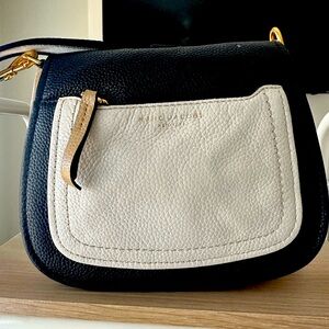 Marc Jacob’s - Crossbody Bag with adjustable strap and zippered compartments